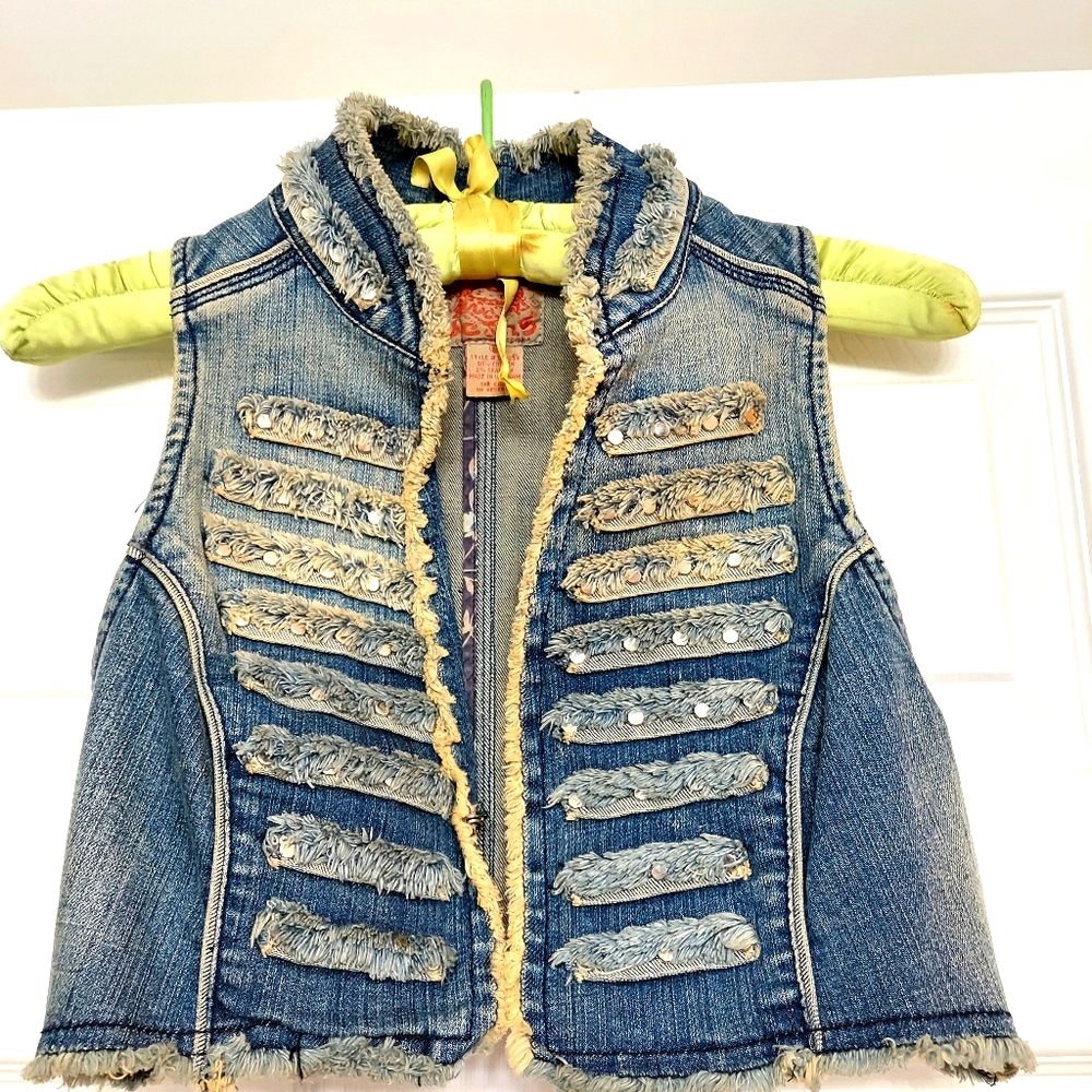 Short crop top distressed denim vest